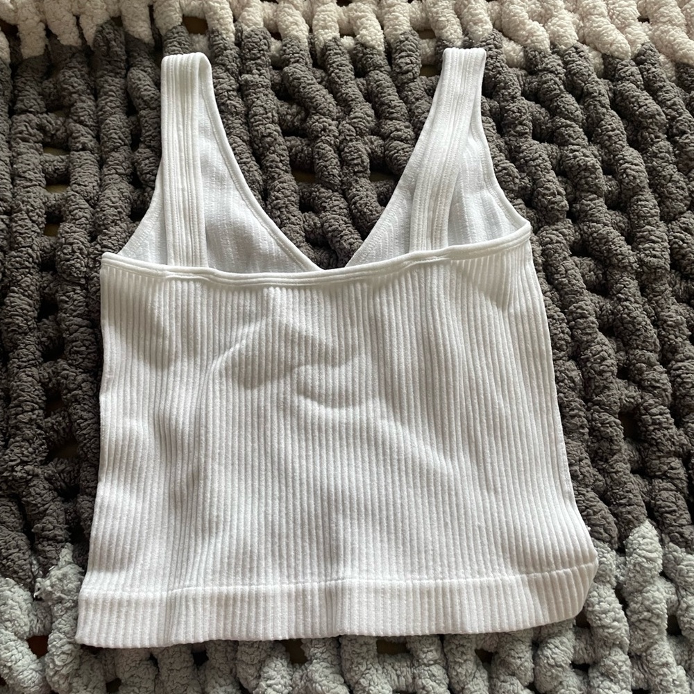 Cropped Tank Top - Picture 2 of 2